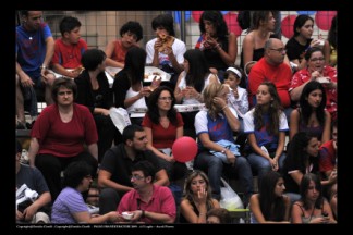 I tifosi di Porta Romana alle gare interne Sbandieratori e Musici del 2009.