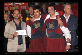 La Cerimonia di Premiazione durante le gare interne Sbandieratori e Musici del 2009.