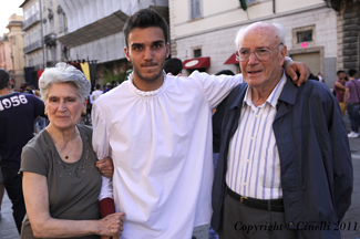 Il Singolista Fabrizio Ercoli con i propri nonni alle gare interne Sbandieratori e Musici del 2011.