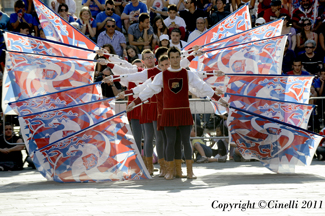 La Piccola Squadra 1^ classificata alle gare interne Sbandieratori e Musici del 2011.