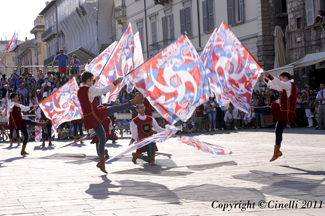 La Piccola Squadra 1^ classificata alle gare interne Sbandieratori e Musici del 2011.