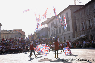 La Piccola Squadra 1^ classificata alle gare interne Sbandieratori e Musici del 2011.