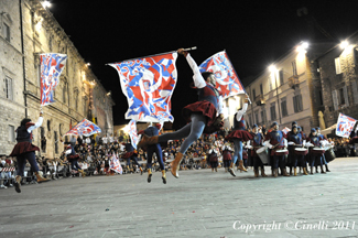 La Grande Squadra 3^ classificata ed i Musici 3 classificati alle gare interne Sbandieratori e Musici del 2011.