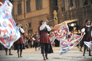 La Grande Squadra 3^ classificata ed i Musici 3 classificati alle gare interne Sbandieratori e Musici del 2011.