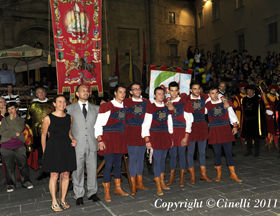 La Piccola Squadra 1^ classificata alle gare interne Sbandieratori e Musici del 2011.