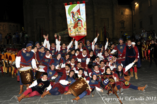 Porta Romana 1^ classificata in combinata e conquista del palio delle gare interne Sbandieratori e Musici del 2011.