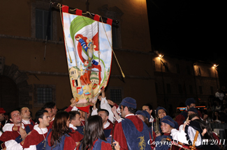 Porta Romana 1^ classificata in combinata e conquista del palio delle gare interne Sbandieratori e Musici del 2011.