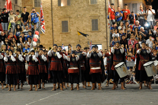 La Grande Squadra ed i Musici in azione.