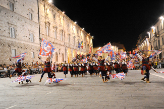 La Grande Squadra ed i Musici in azione.