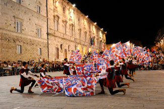 La Grande Squadra ed i Musici in azione.