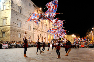 La Grande Squadra ed i Musici in azione.