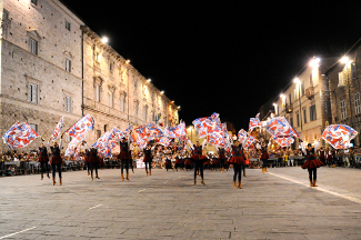 La Grande Squadra ed i Musici in azione.