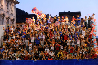 Tifosi rosso-azzurri.