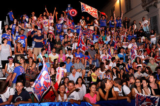 Tifosi rosso-azzurri.