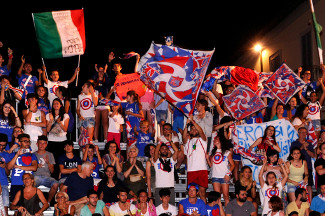 Tifosi rosso-azzurri.