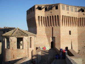 Il gruppo di Porta Romana a passeggio per Mondavio.