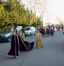 I figuranti di Porta Romana accompagnano i Re Magi.