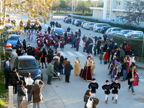 I figuranti di Porta Romana accompagnano i Re Magi.