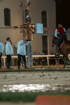 Il&nbsp;cavaliere&nbsp;Lorenzo&nbsp;Melosso&nbsp;del&nbsp;Sestiere&nbsp;Porta&nbsp;Romana&nbsp;in&nbsp;sella&nbsp;a&nbsp;Tago&nbsp;Island&nbsp;al&nbsp;2�&nbsp;bersaglio&nbsp;della&nbsp;3^&nbsp;tornata.