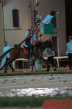 Il&nbsp;cavaliere&nbsp;Lorenzo&nbsp;Melosso&nbsp;del&nbsp;Sestiere&nbsp;Porta&nbsp;Romana&nbsp;in&nbsp;sella&nbsp;a&nbsp;Tago&nbsp;Island&nbsp;al&nbsp;3�&nbsp;bersaglio&nbsp;della&nbsp;3^&nbsp;tornata.