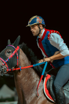 Il&nbsp;cavaliere&nbsp;Lorenzo&nbsp;Melosso&nbsp;del&nbsp;Sestiere&nbsp;Porta&nbsp;Romana&nbsp;in&nbsp;sella&nbsp;a&nbsp;Tago&nbsp;Island&nbsp;in&nbsp;pista&nbsp;per&nbsp;la&nbsp;4^&nbsp;tornata&nbsp;di&nbsp;spareggio.